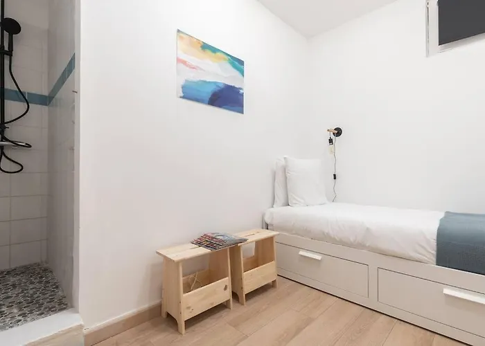 Charming Two Bedroom Wagram 17th Lejlighed *
