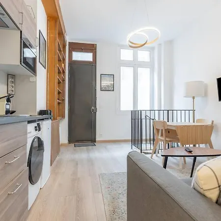 Apartmán Charming Two Bedroom Wagram 17th Paříž