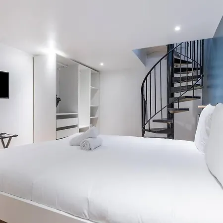 Charming Two Bedroom Wagram 17th